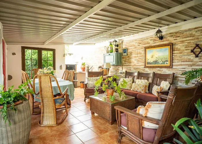 Casa Lazaro, *