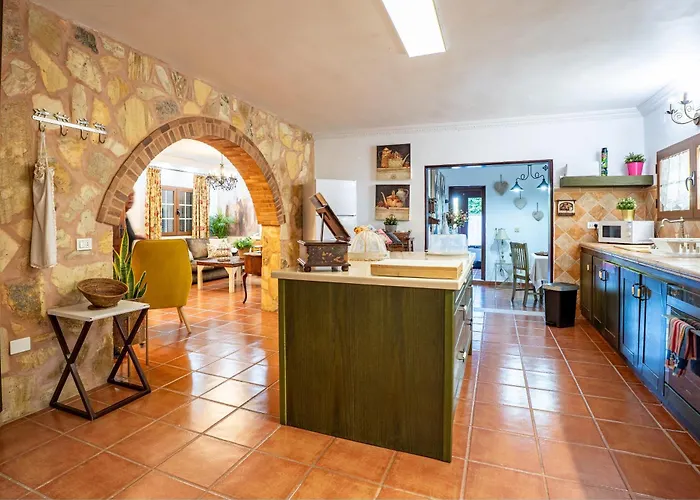 Casa Lazaro, *