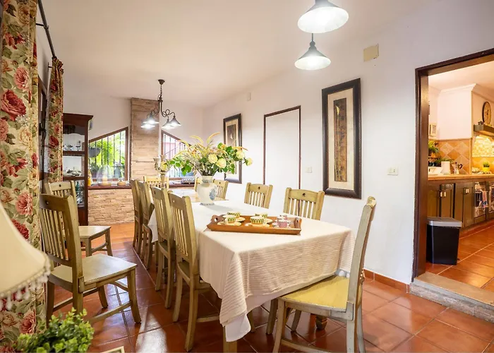 Casa Lazaro, *